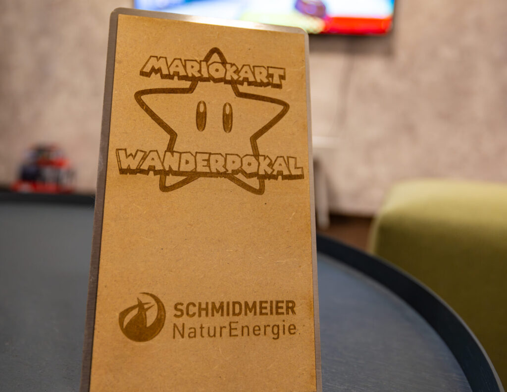 Der selbstdesignte Mario Kart Wanderpokal der Schmidmeier NaturEnergie