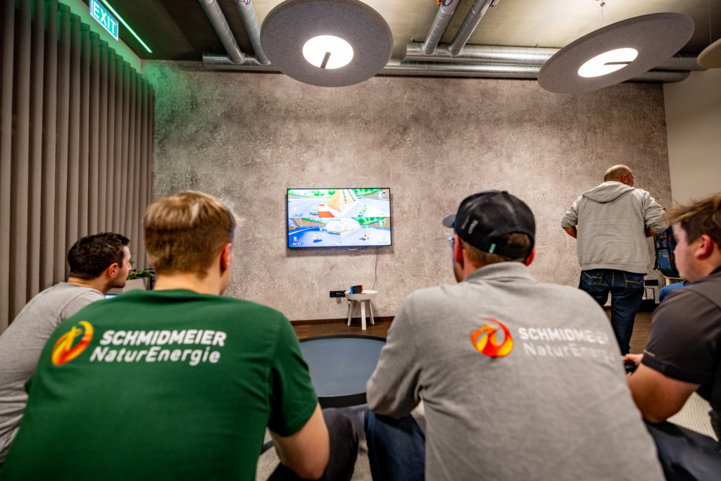 Das Team der Schmidmeier NaturEnergie beim Teamevent Mario Kart Rennen