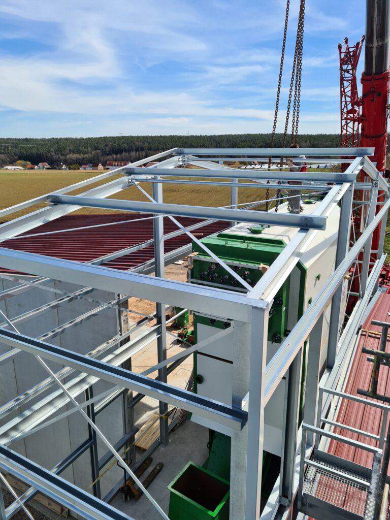 Das Stahlgerüst der Biomasseanlage bei der Höfler GmbH